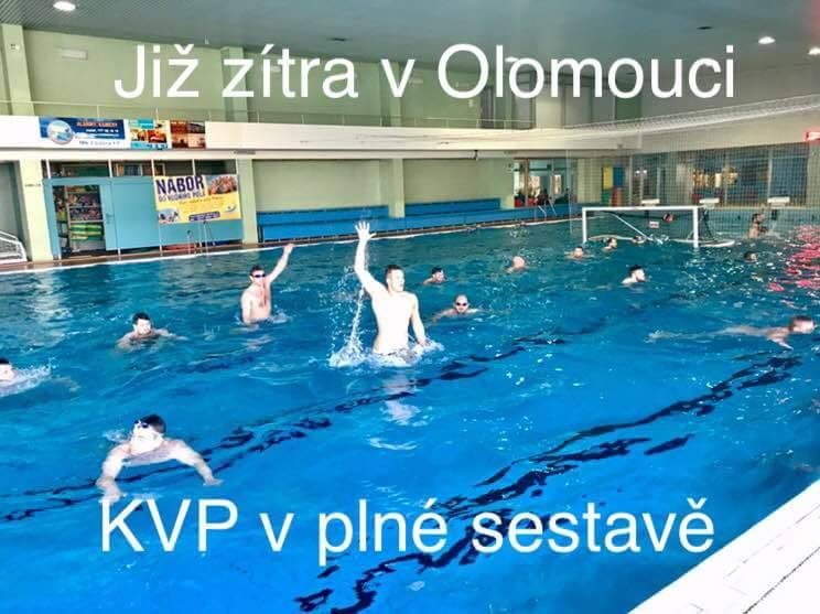 Právě probíhá poslední trénink před zitřejším finálovým turnajem, muži jsou na tréninku…