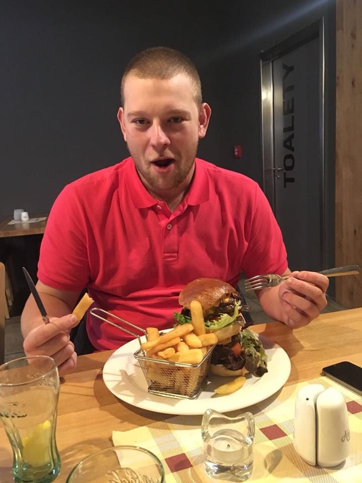 Správná životospráva je před zápasem potřeba, naši borci ji nepodceňují 🍔🍟🍺