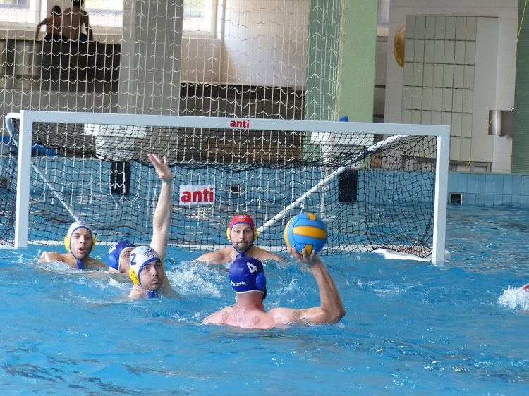 V přerovském bazénu se o víkendu koná mezinárodní turnaj reprezentačních celků mužů a žen ve vodním póle